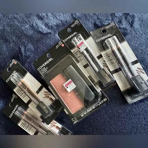 **BUNDLE**   Cover girl bundle. All New Items 🖤  MAKEUP #1 - Picture 9 of 13